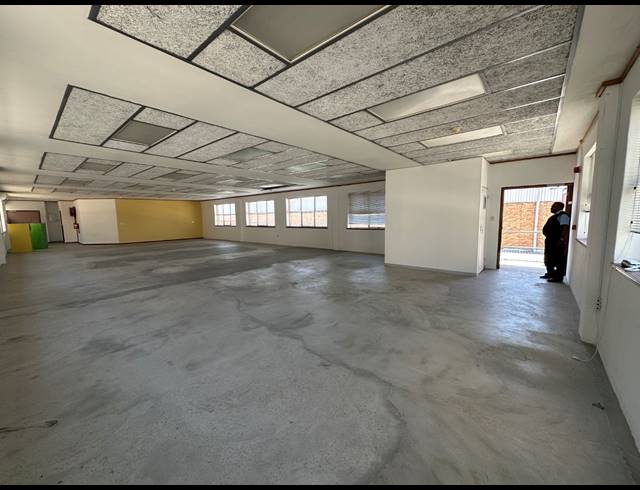 248M² OFFICE TO LET IN PAARDEN EILAND